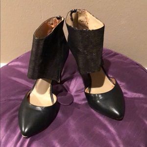 International Concepts black/silver shimmer heals